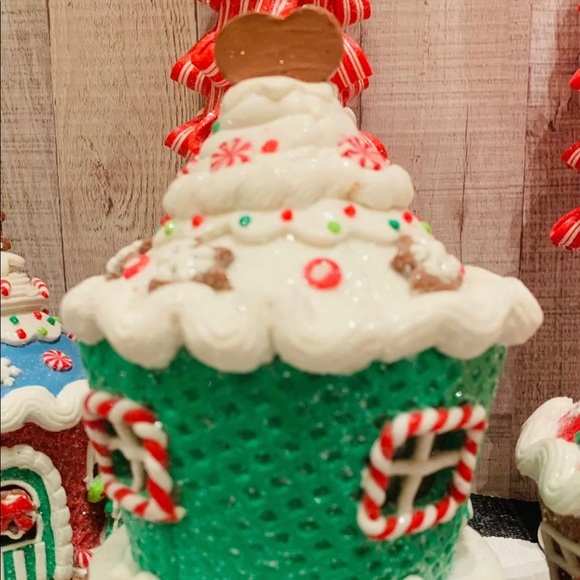 Illuminated Gingerbread Waffle Candy Cupcake House - Picture 5 of 8